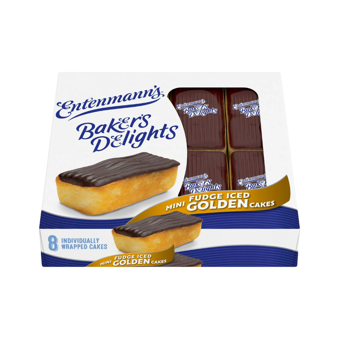 Mini golden cakes glazed with fudge